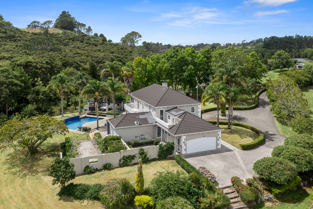 Grand Georgianesq Estate –Luxury, Space & Prestige