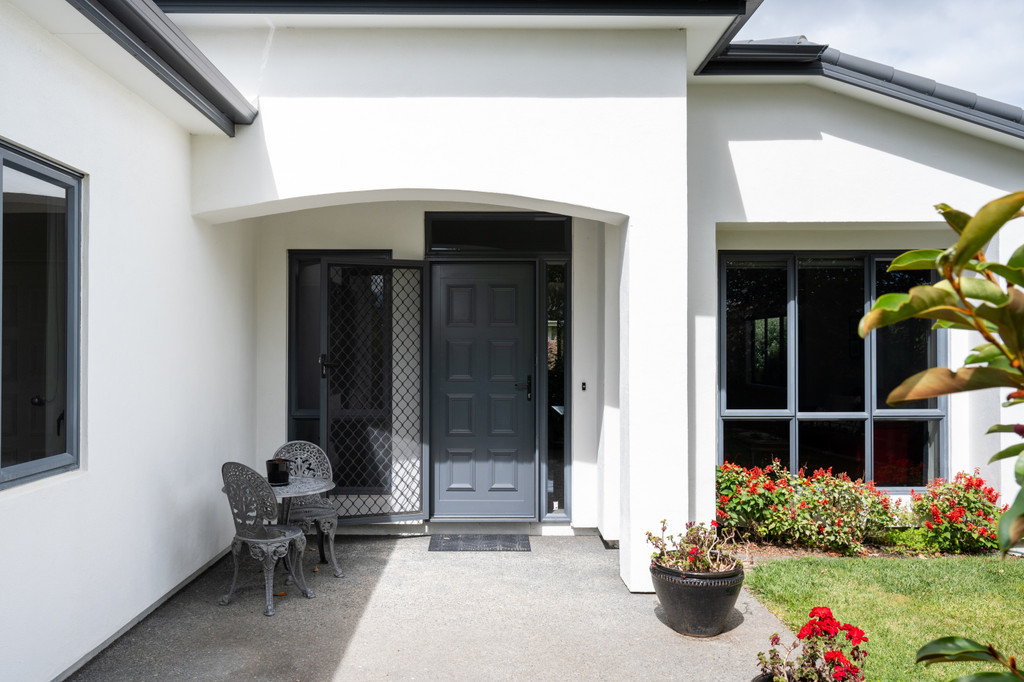 Stylish Living in Safe Cul-de-Sac