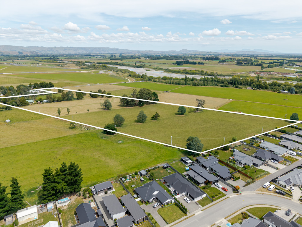 Family Home with Substantial Land Size