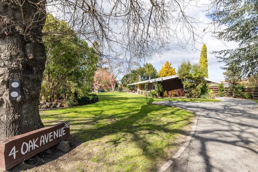 4 Bedrooms by the Oaks- a Must!