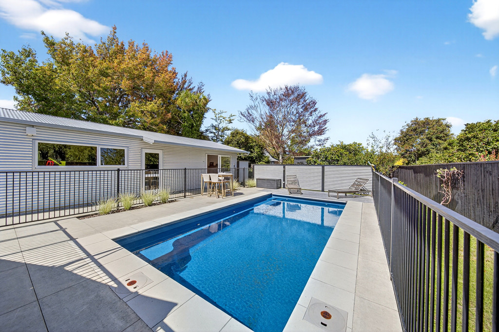 Family Living with Poolside Entertaining