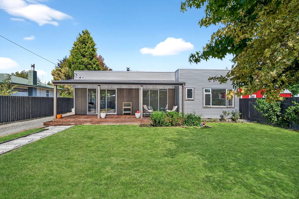 Family Living with Poolside Entertaining