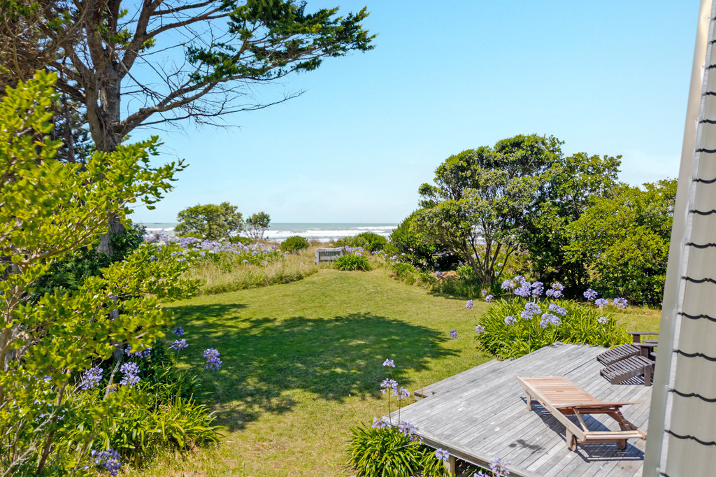 Waterfront - Iconic Beachfront Gem