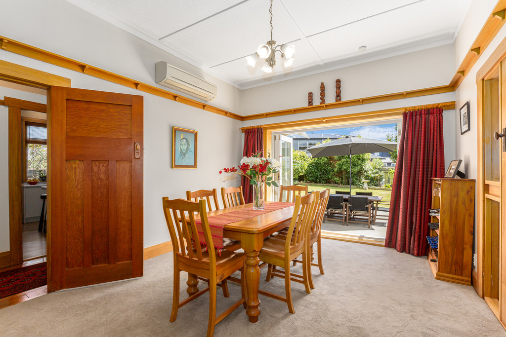 Elegant Living in Prime Woburn Location