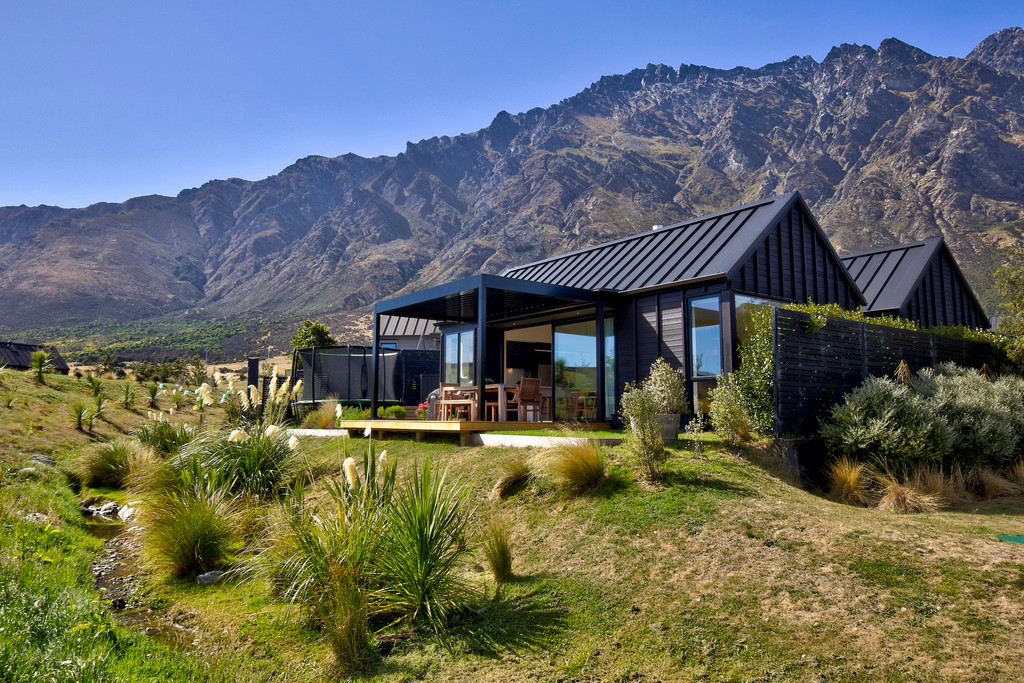 Contemporary Charm on Kotuku