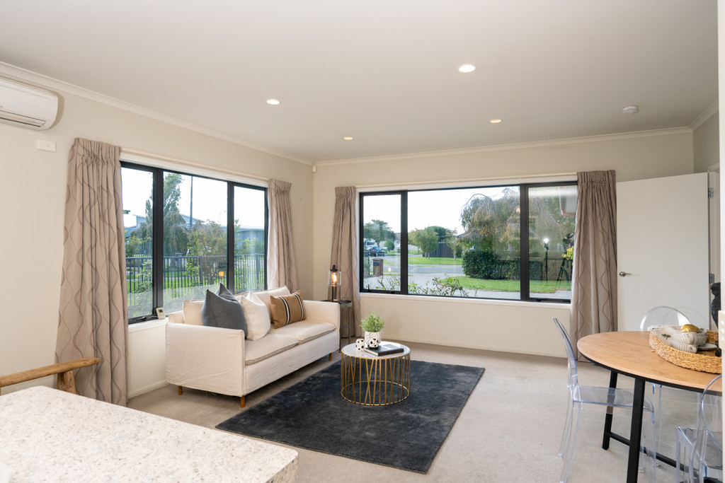 Premium Brick Living Backing onto Reserve