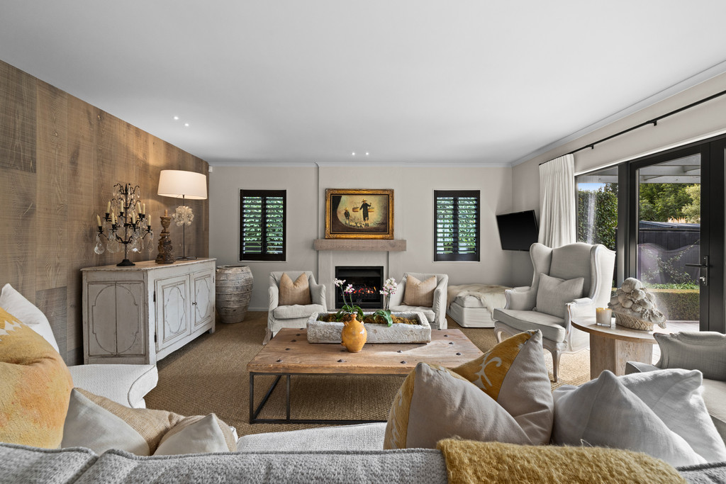 Elegance, Privacy and Modern Comfort in the Heart