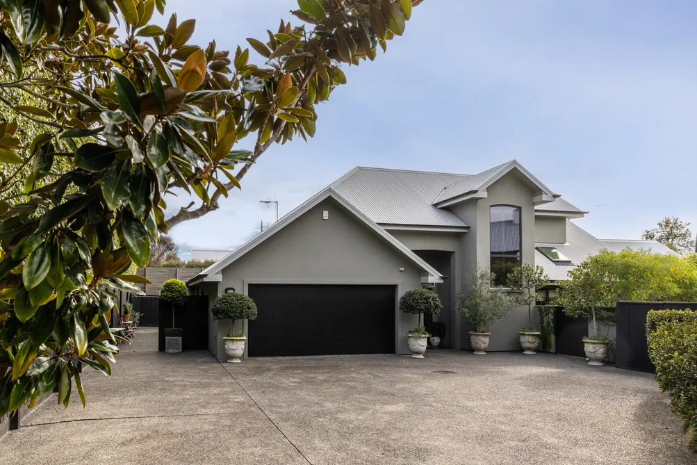 Elegance, Privacy and Modern Comfort in the Heart