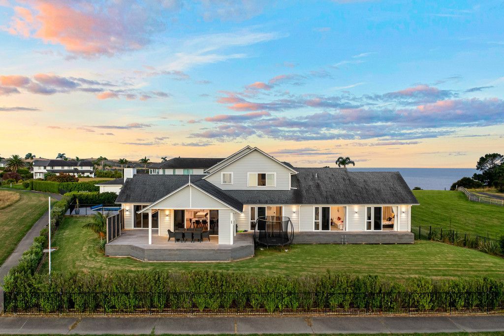 Pool, Views and Triple Car Garaging