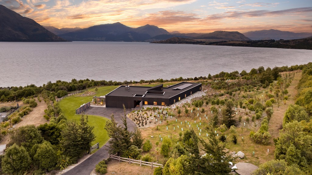 Lakefront Retreat with Beach Access