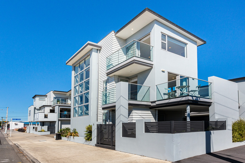 Stunning Modern Townhouse in the Heart of Petone