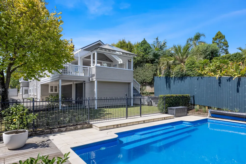 Auction 1st April, 1pm -  Elegance on Seaview Rd