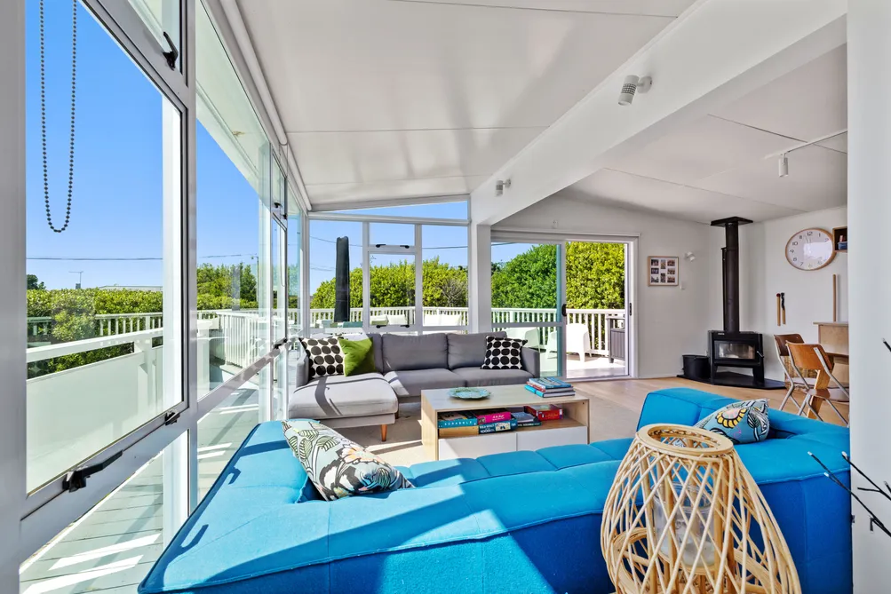 Large Family Retreat In The Heart of Riversdale Beach