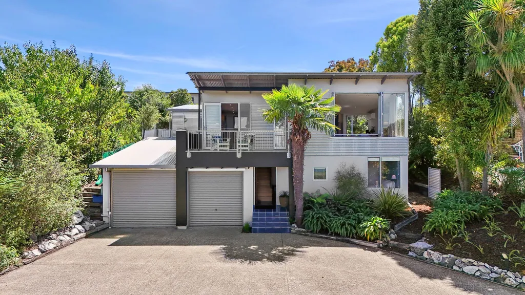 Coastal Retreat with Stunning Views!