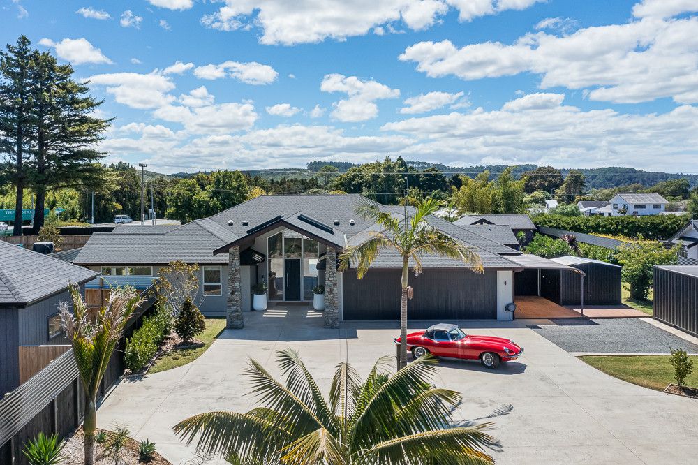Ready to Sell-Masonry Home, Pool & Triple Gge