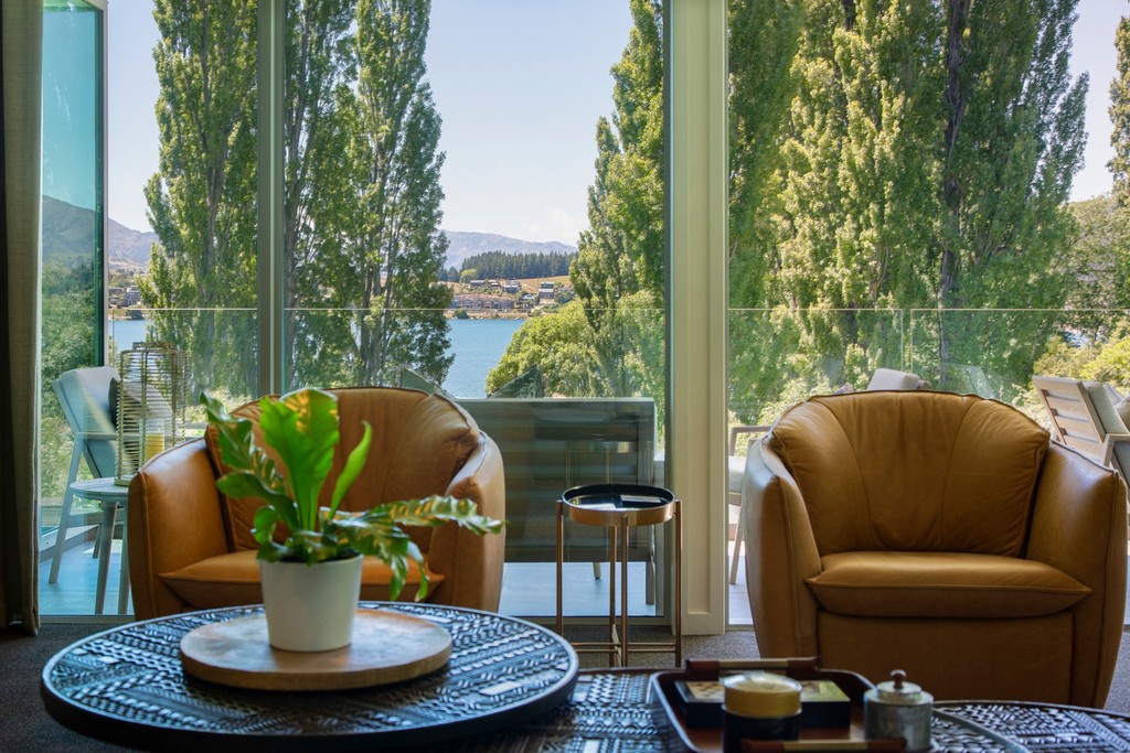 A Hidden Lakeside Escape
