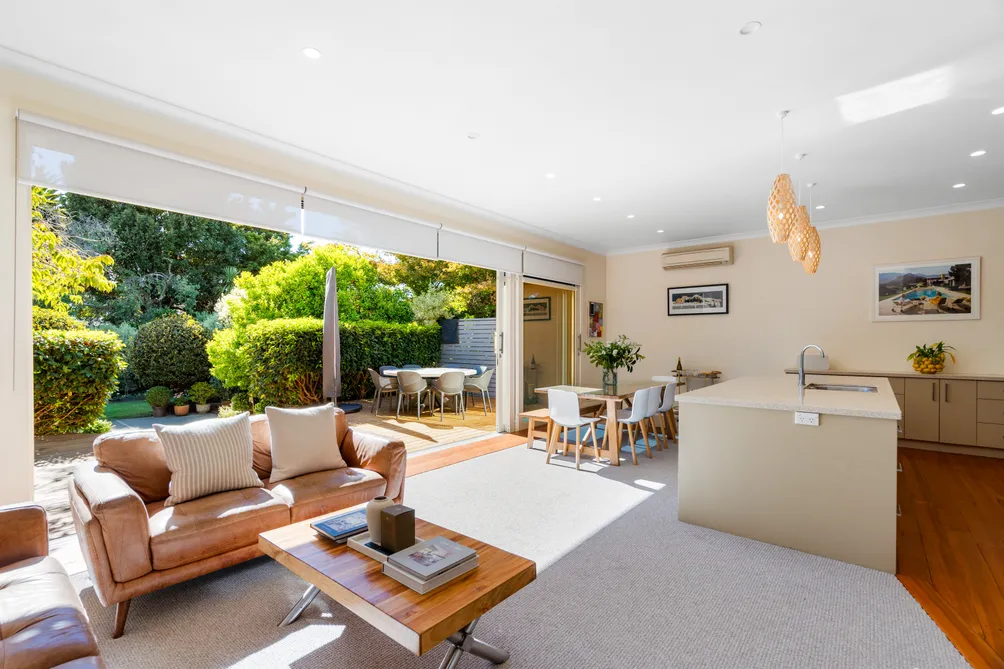 Chic Haven: Sleek, Sunlit, Sublime