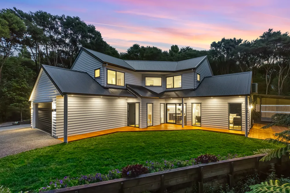 A Luxurious Sanctuary in the Treetops of Titirangi