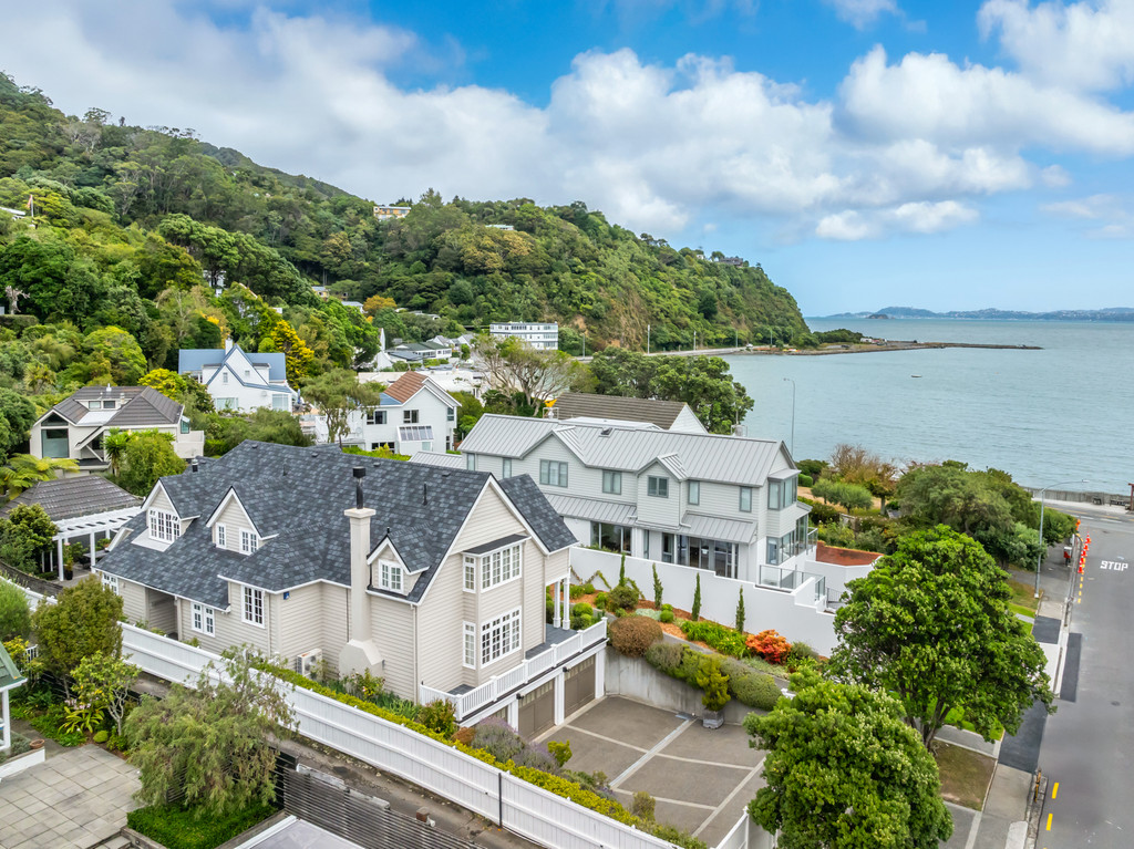 Character and Charm in Lowry Bay