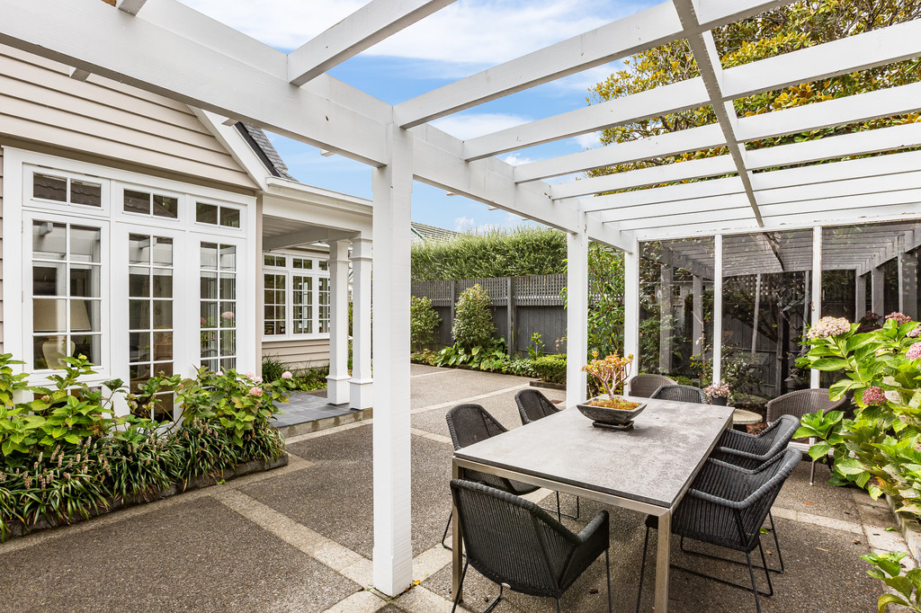 Character and Charm in Lowry Bay