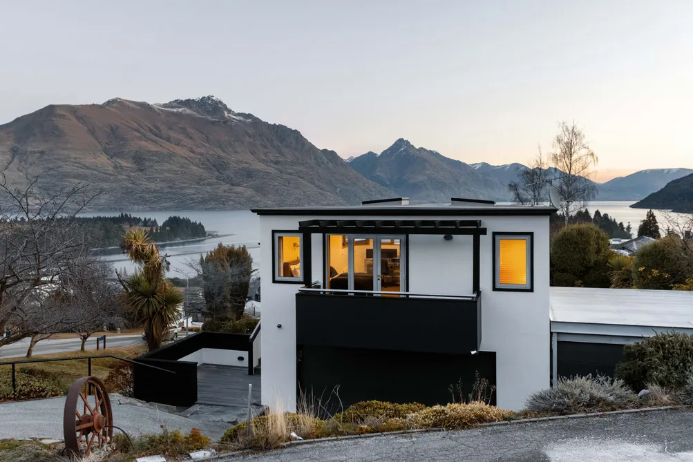 A Star on Queenstown Hill