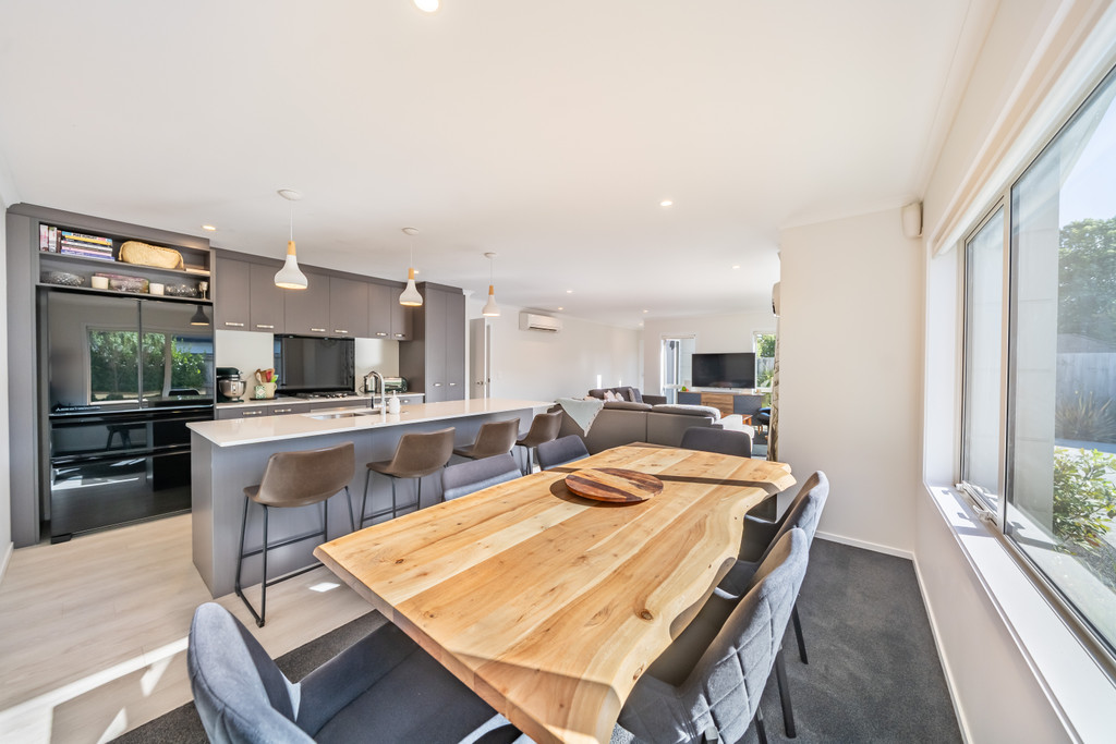 Sun-Soaked & Stylish – Move-In Ready!