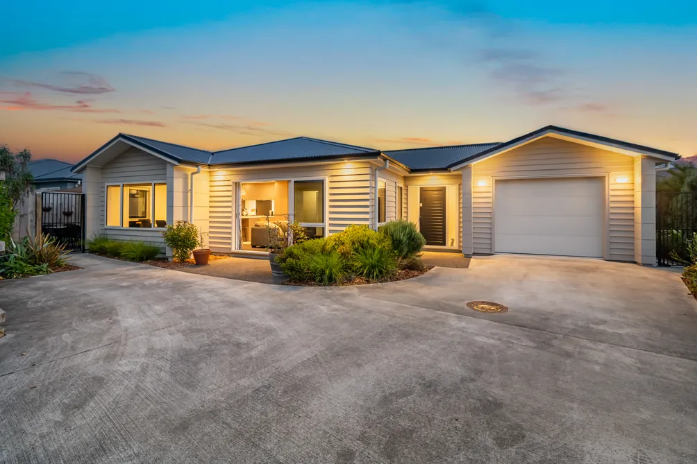 Sun-Soaked & Stylish – Move-In Ready!