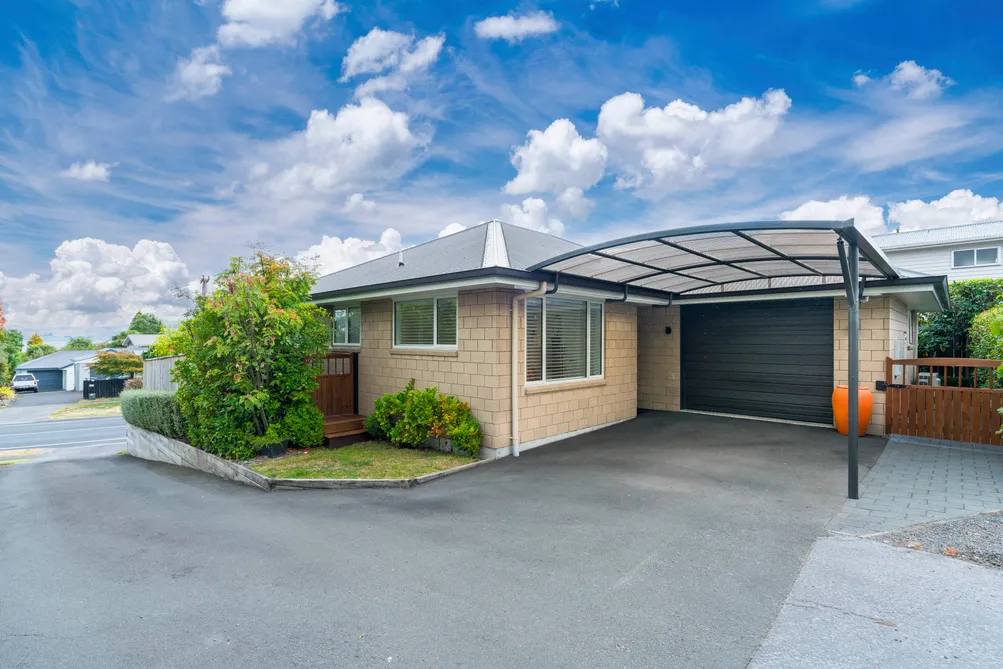 Super Location, Modern Townhouse with Views