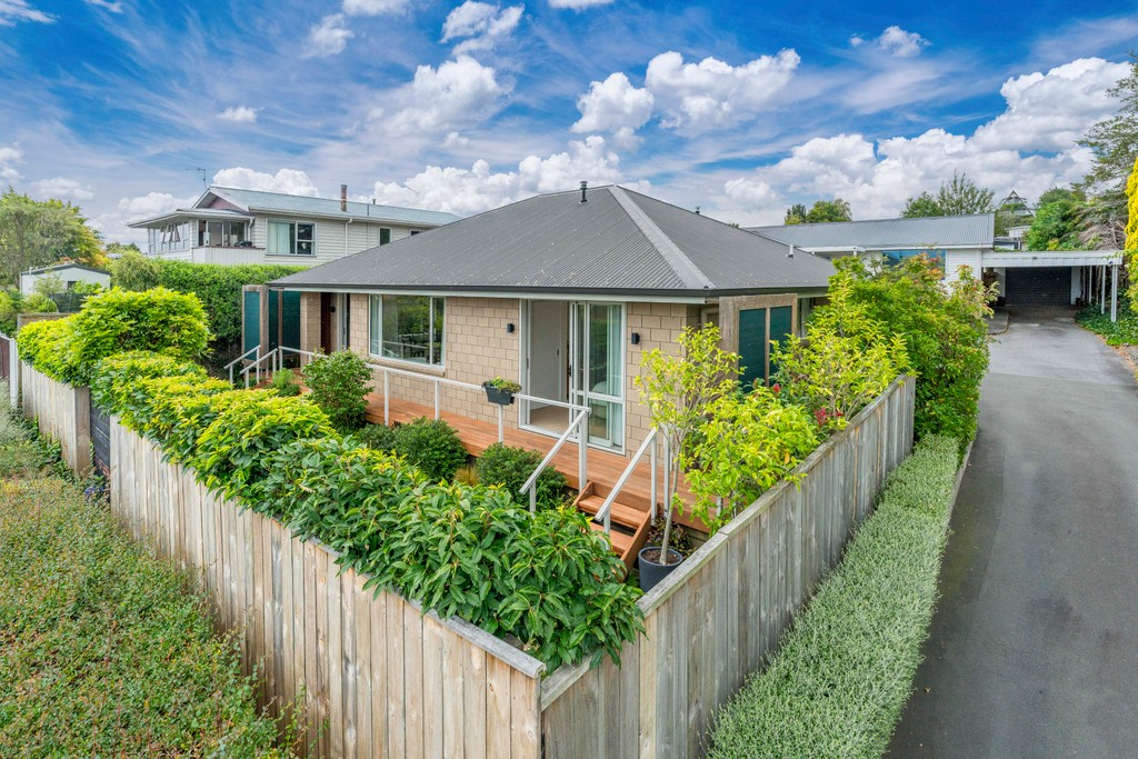 Super Location, Modern Townhouse with Views