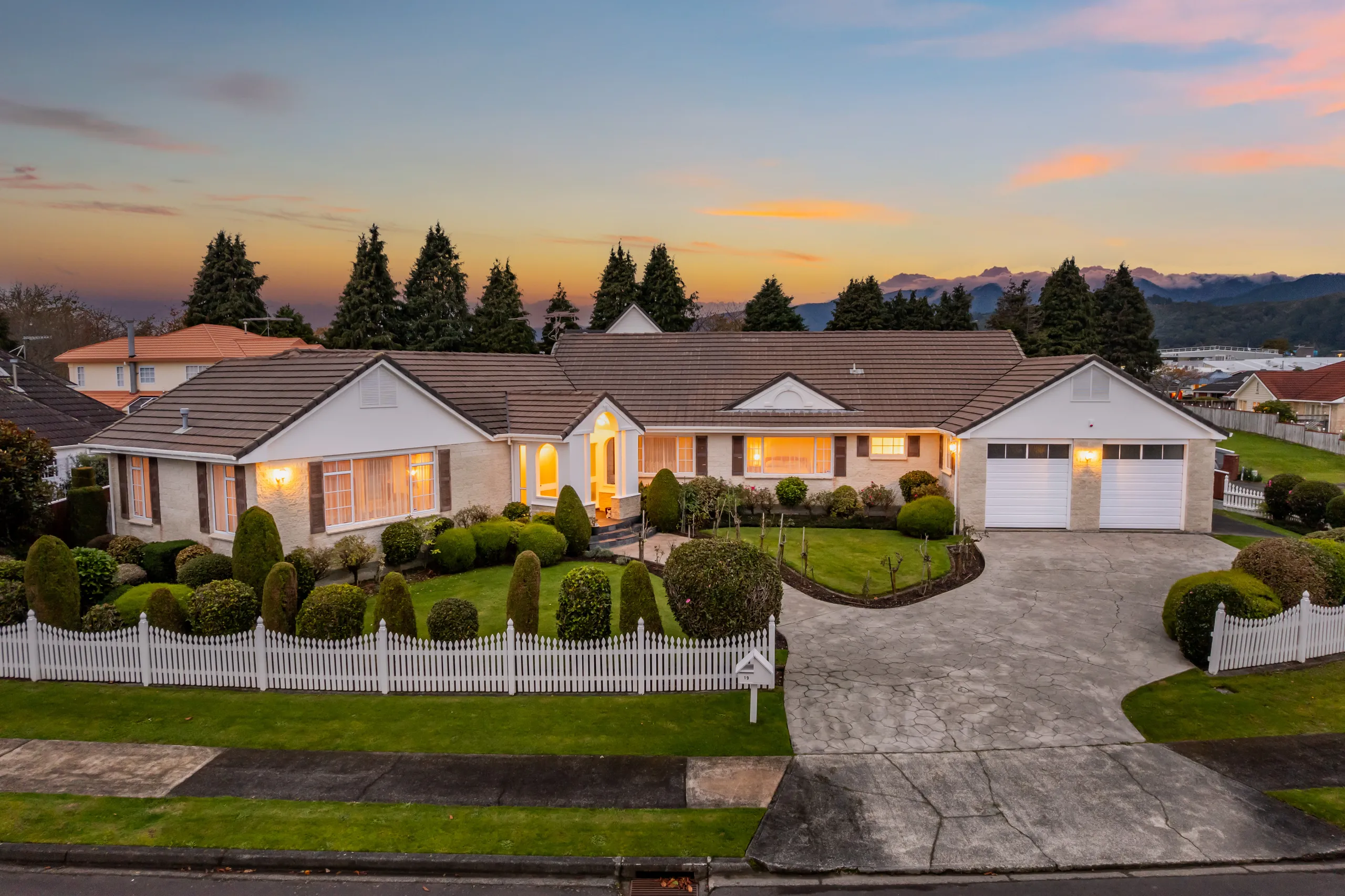 19 Comeskey Grove, Elderslea, Upper Hutt City