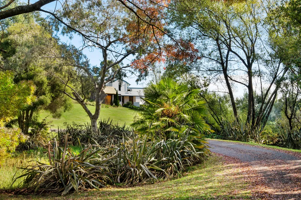 Privacy, Space and Style – Seller Committed