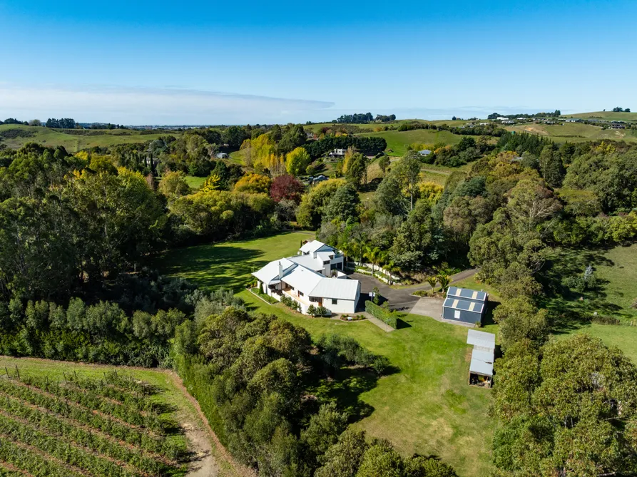 Privacy, Space and Style – Seller Committed