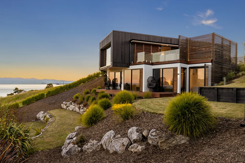 A Seamless Blend of Sophistication & Serenity