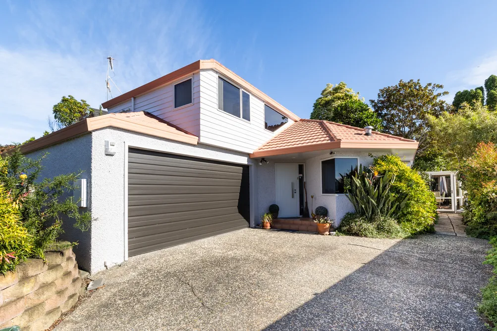 Lock Up and Leave Comfort in Sought-after Location