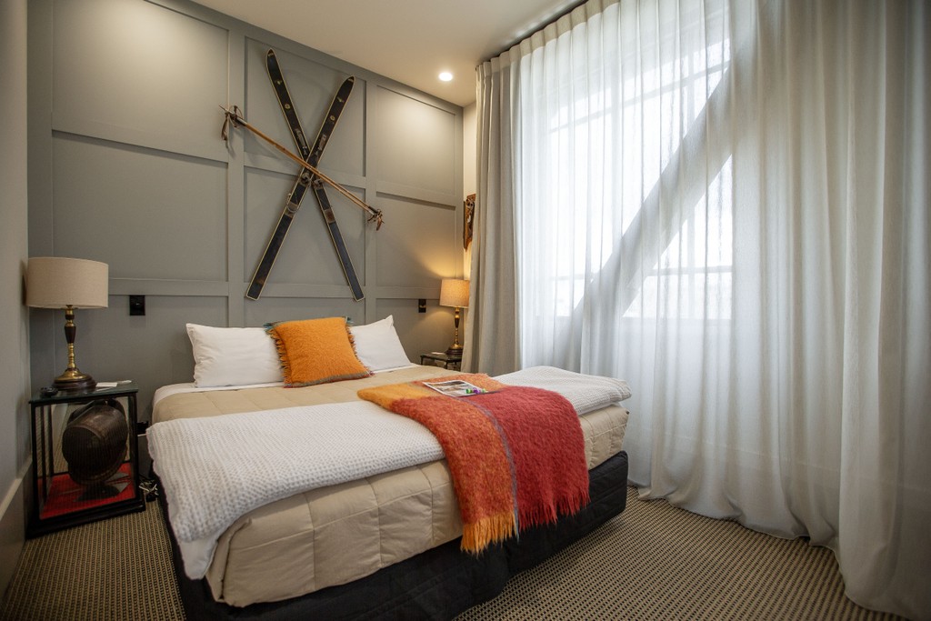 Profitable Hotel Business & Freehold Investment