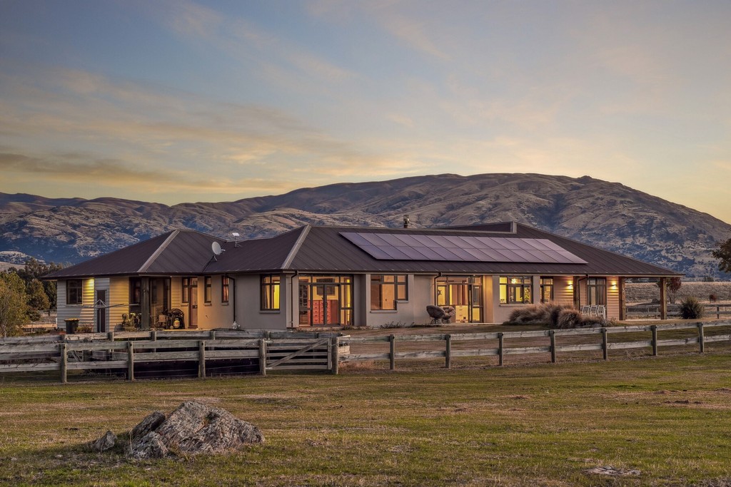 Idyllic Equestrian Home with Expansive Views