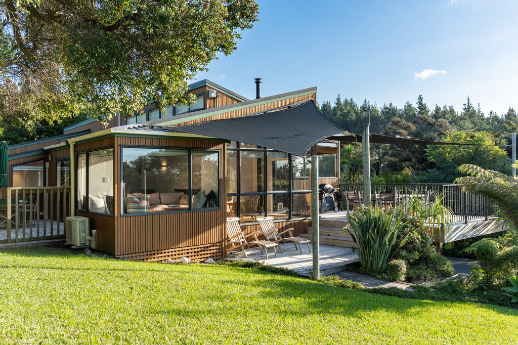 Tranquil Coastal Oasis at Waipu Cove