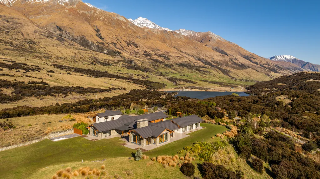 An Iconic Residence of Global Distinction