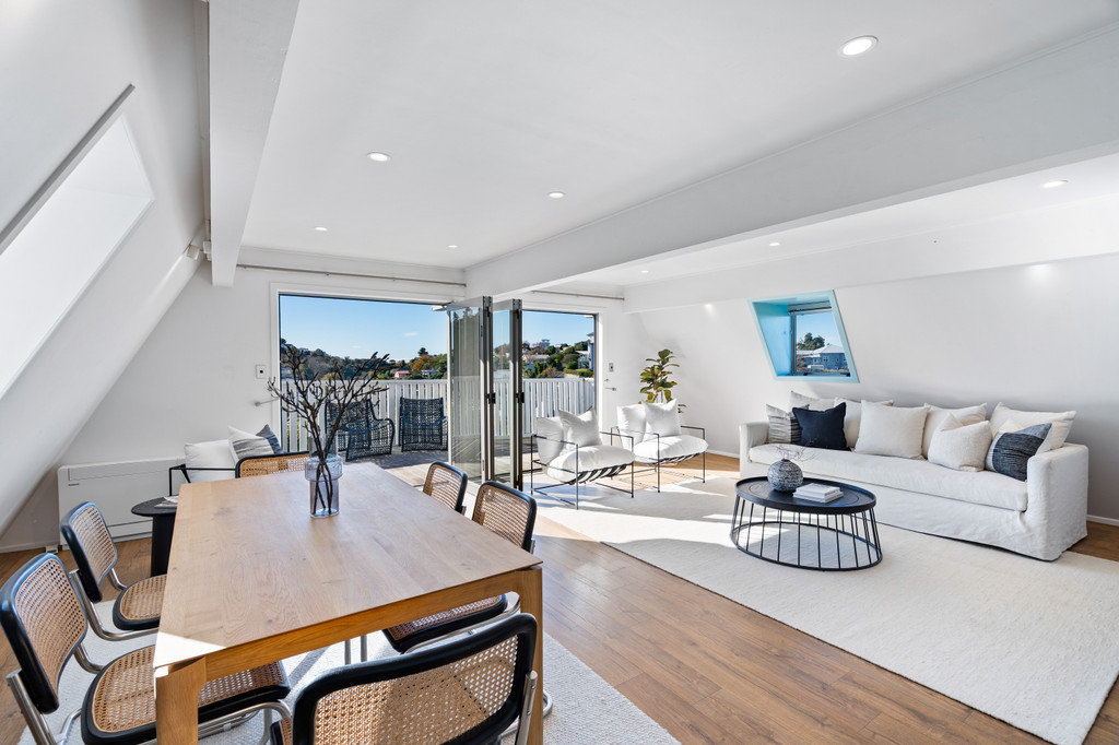 Sea Views - Private Hill Haven