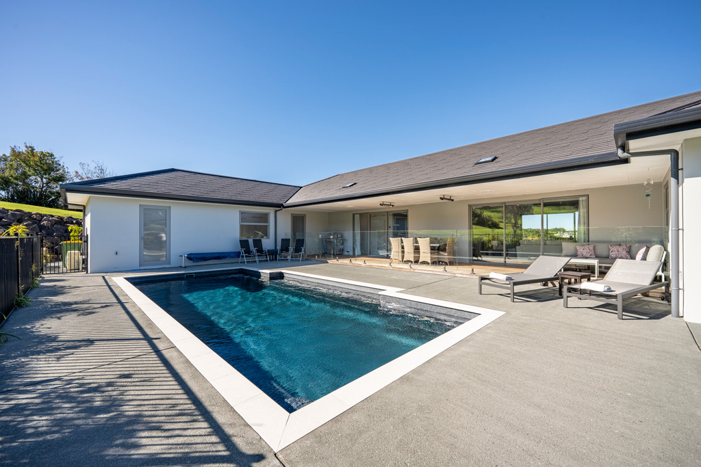 A Serene Holiday-Style Haven