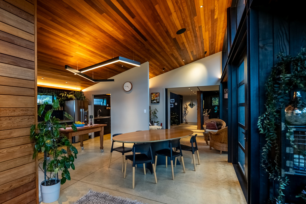 A Rare Multi-dwelling Lifestyle and Investment