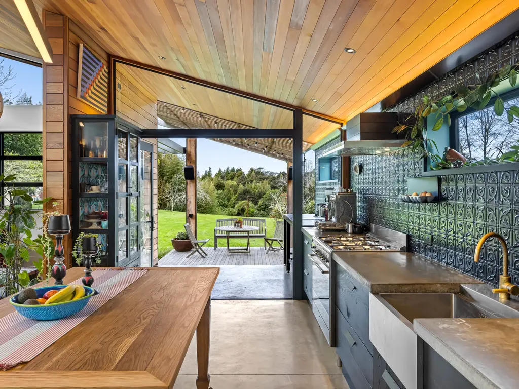 581_WestCoastRoad_016