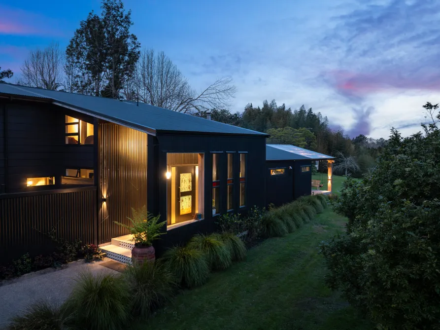 A Rare Multi-dwelling Lifestyle and Investment