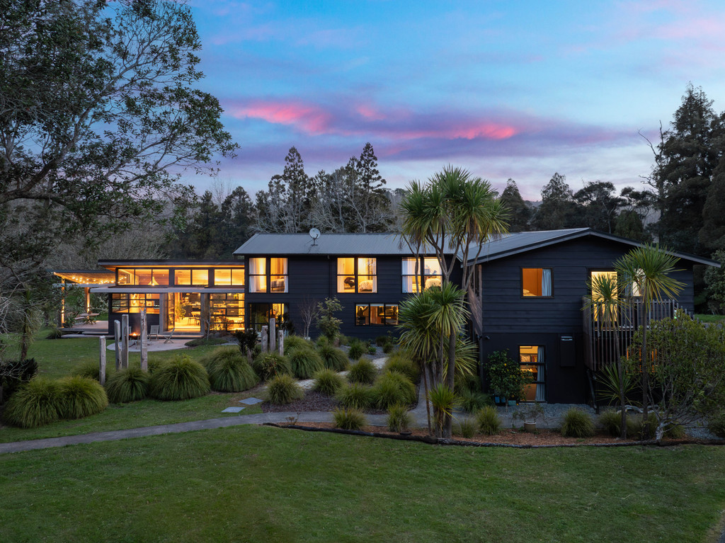 A Rare Multi-dwelling Lifestyle and Investment