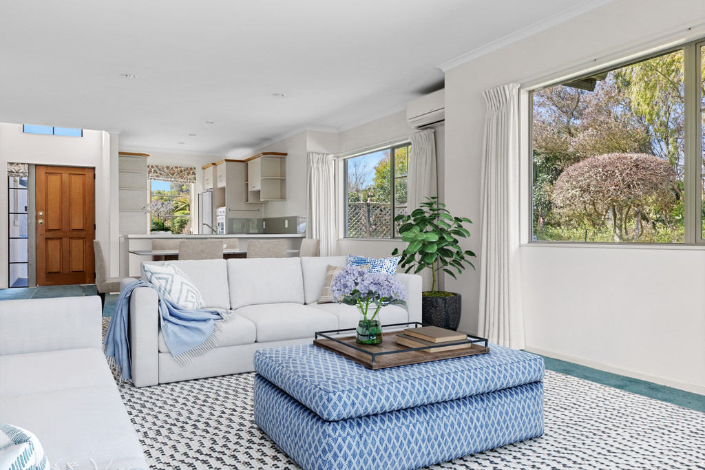 Quiet Relaxed Living in Garden Setting