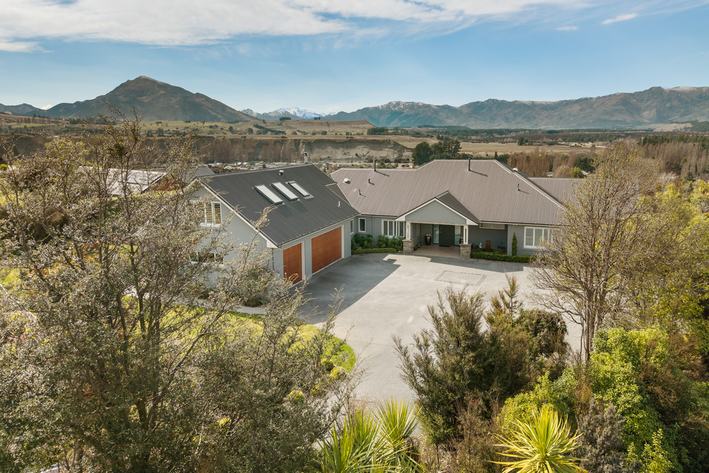 Where Sweeping Views Meet Space and Sanctuary