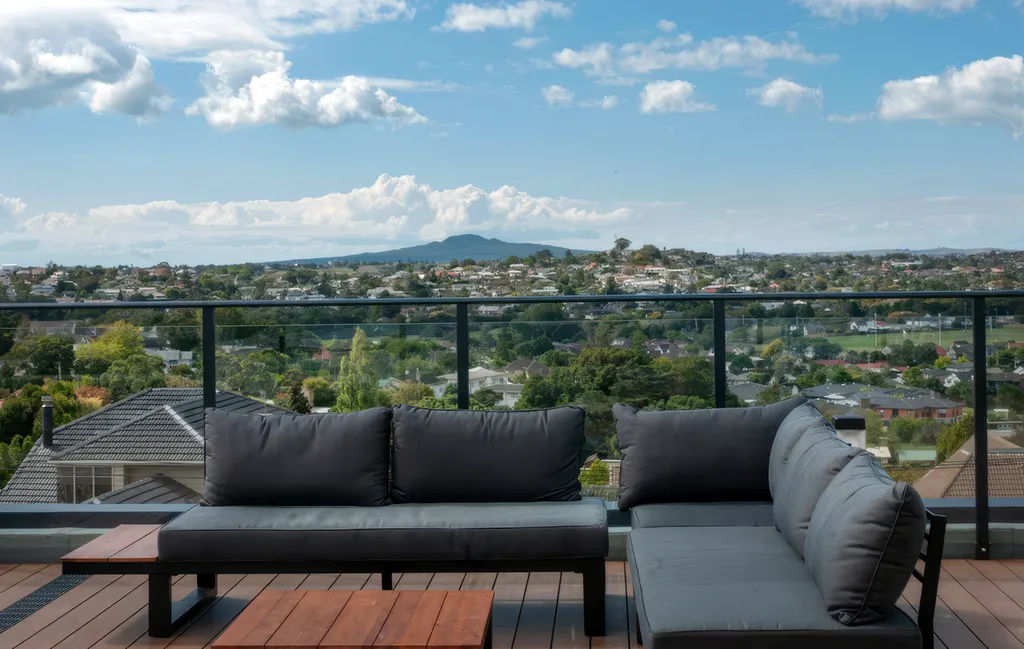Refined Urban Living with Outdoor Vibe