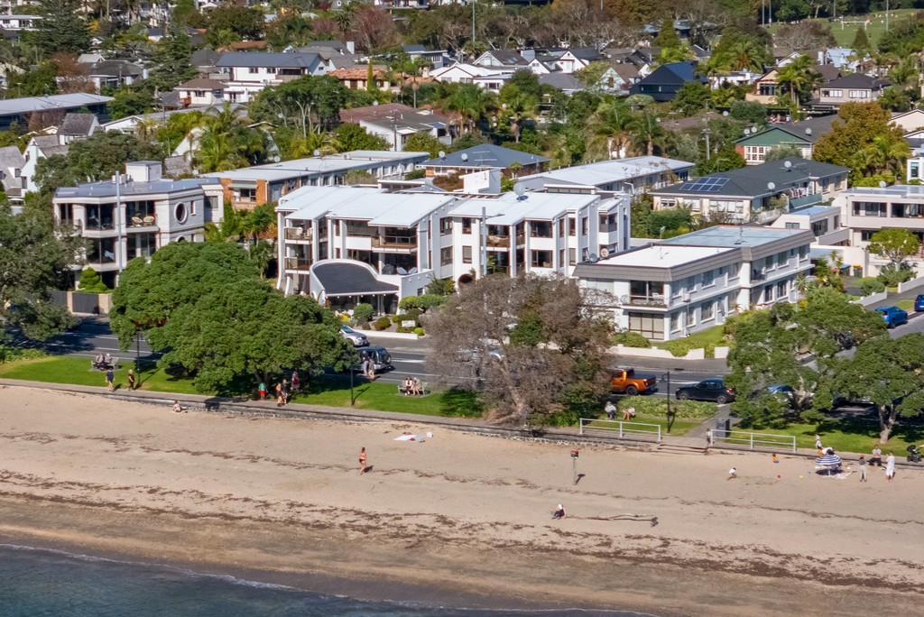 Relaxed Coastal Living on the Beachfront