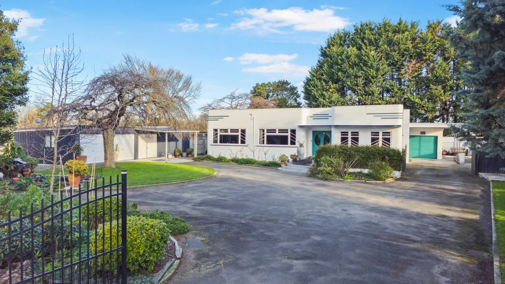 Art Deco Home, Four Car Garaging, Space for Toys