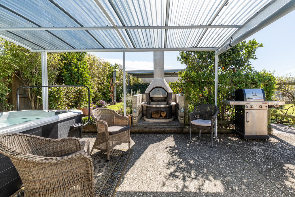 Perfect Blend of Space, Comfort and Coastal Living